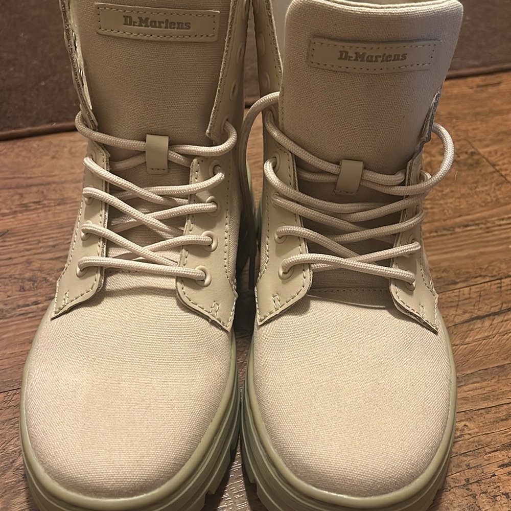 NWT Dr. Martens Combs Canvas Casual Boots in Parchment Beige - Picture 5 of 12